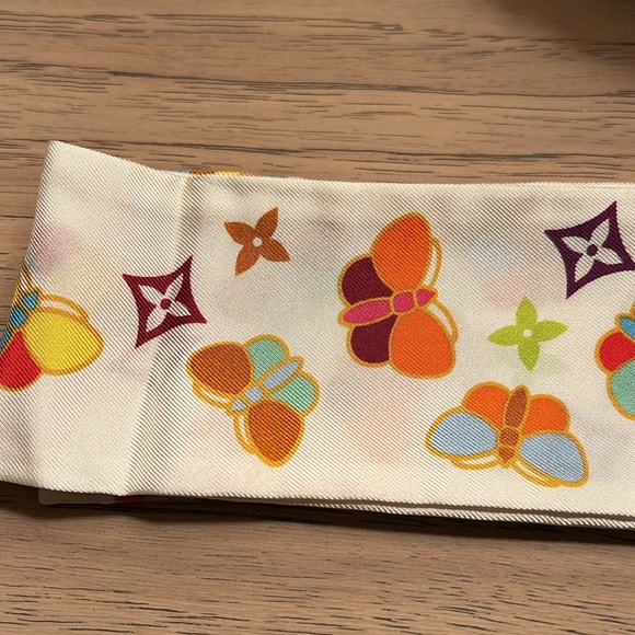 Preloved LOUIS VUITTON Silk Monogram Butterfly Bandeau - Picture 9 of 12